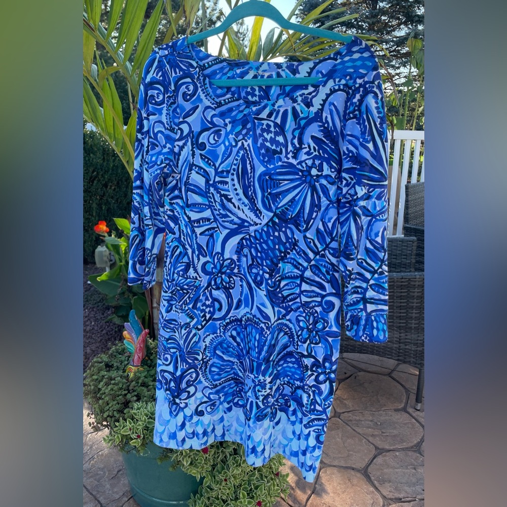 Lilly Pulitzer knit t-shirt dress comfy. Size Large. Pre-owned great condition.